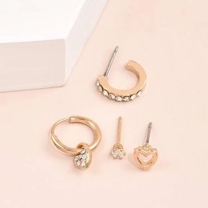 Selling earring pieces , never been worn!!